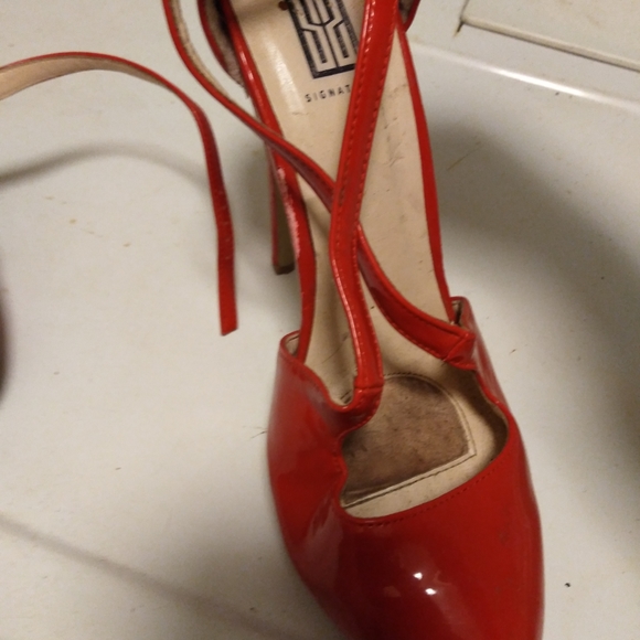 Red Heels - Picture 4 of 4
